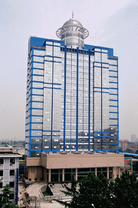戴上鋼盔、塗上藍色的河南省交通廳辦公大樓。（網絡照片）