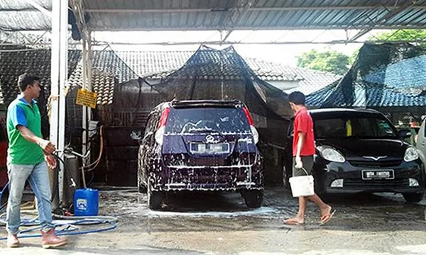 很多人都會在洗車時犯下這常見的7大錯誤！小心洗車變毀車！