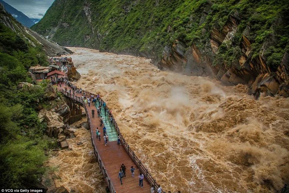 中国震撼美景:从漓江上的鸬鹚捕鱼到元阳梯田