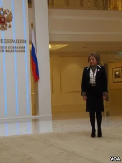 马特维延科2013年3月在上议院联邦委员会大厅等待习近平来访。