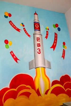 教室内的巨大的核导弹壁画。（网络图片，Matthew Workman/Yeastus of Nazareth）