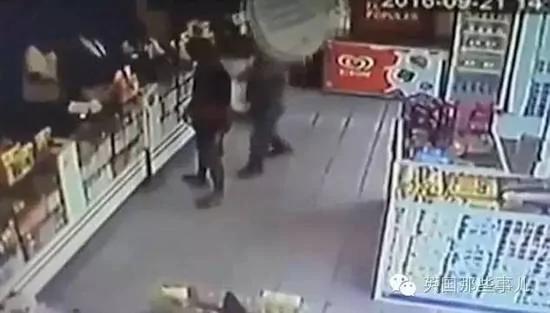 巴西两位便衣互相怀疑身份 结局惨不忍睹