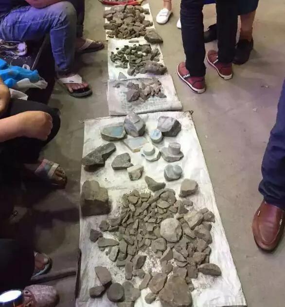 云南腾冲全民寻宝停不下来:挖地一尺必有玉
