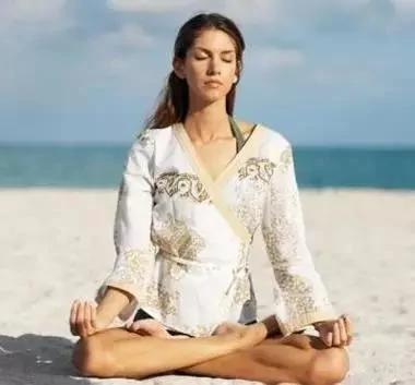 双盘腿对女性的惊人好处,现在知道也不晚哦! 图