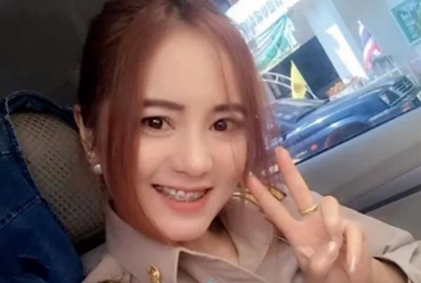 弃职返乡顾双亲 泰国村长美女助理爆红网络