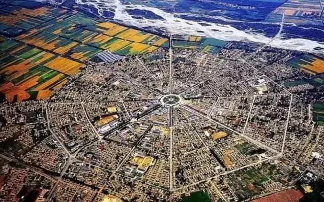 中国唯一没有红绿灯的城市 不堵车 房价低
