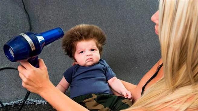 超可爱!小baby一夕爆红 只因发量太惊人