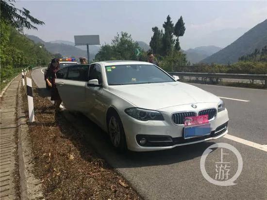 男子开宝马跑十多公里 发现没带车钥匙