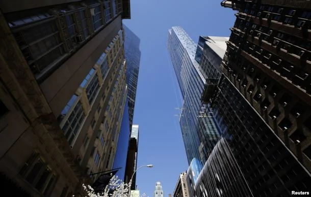 纽约市西57街上正在建筑的豪华公寓摩天大楼（2014年4月24日）