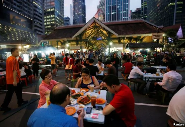 在新加坡的老巴剎美食中心（2016年7月29日）