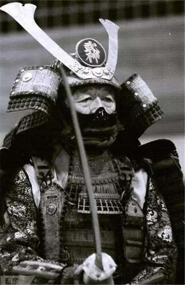 22張百年前日本"末代武士"留下的珍稀老照片,女武士也太帥了!