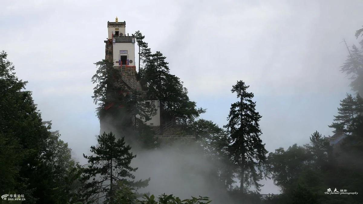 陕西最险道观矗立绝壁之上 令人叹为观止