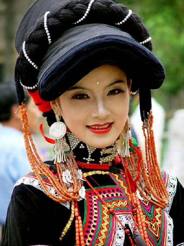 中国一城市三面环山 美女泛滥成灾