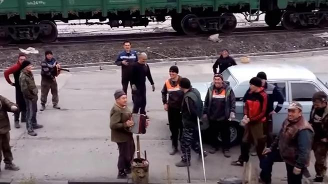 看傻了!战斗民族让人啧啧称奇的通勤方式