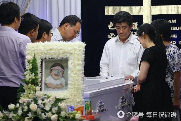 新加坡:17岁的她 被"困"在1岁婴儿身体里