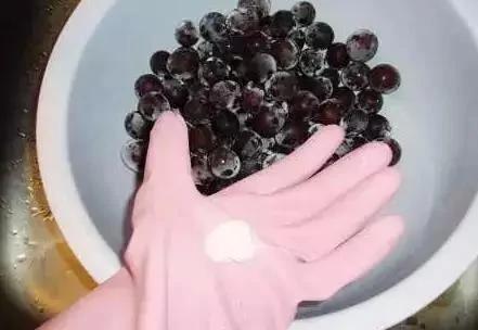 用“它”洗水果 竟比苏打粉 盐巴清洁效果更强100倍