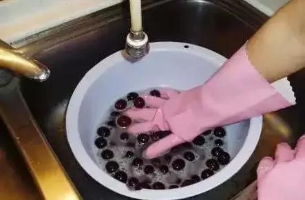 用“它”洗水果 竟比苏打粉 盐巴清洁效果更强100倍