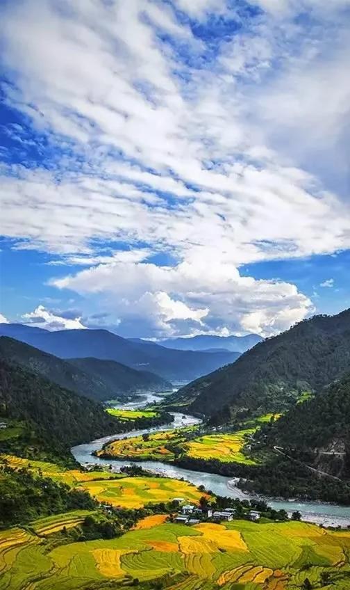 百丈悬崖上中国古村落 仅靠1条铁链上山 图集