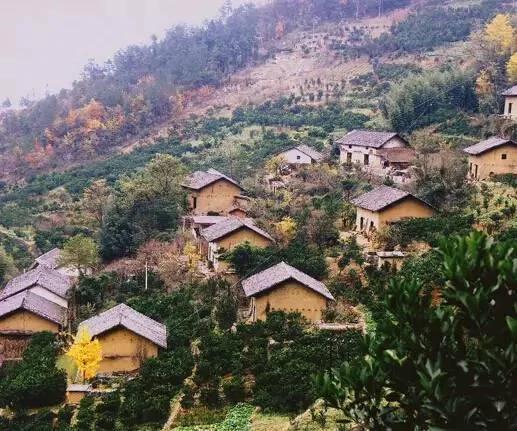 百丈悬崖上中国古村落 仅靠1条铁链上山 图集