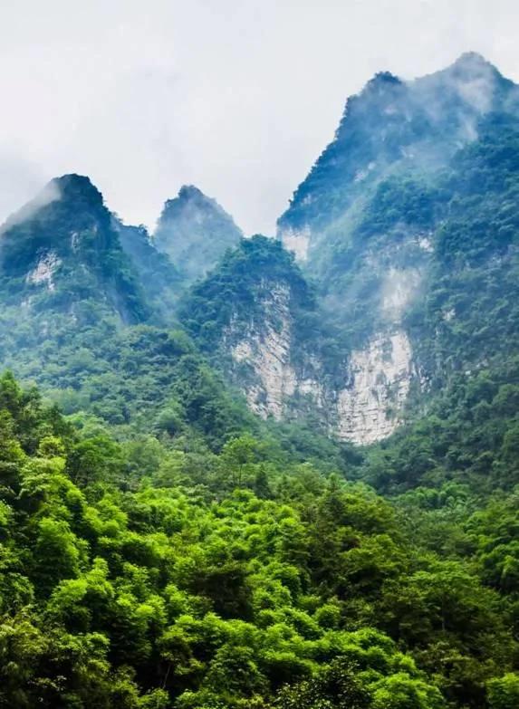 百丈悬崖上中国古村落 仅靠1条铁链上山 图集