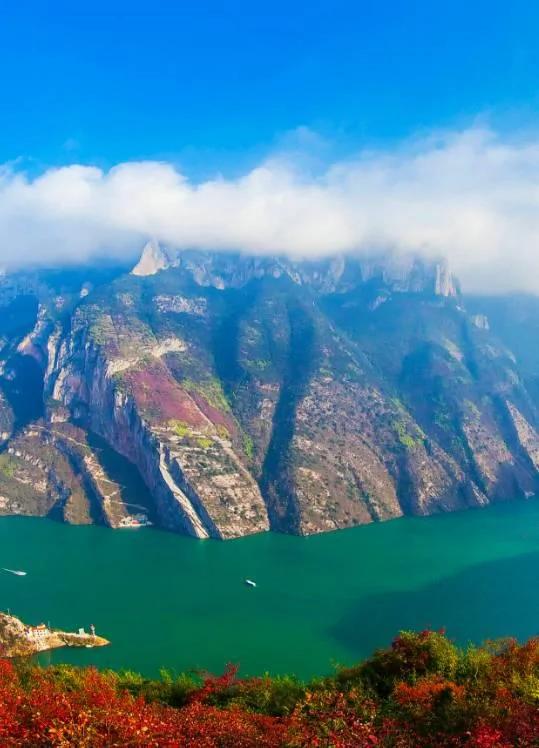 百丈悬崖上中国古村落 仅靠1条铁链上山 图集