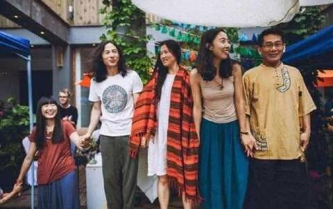 魔都最魔性夫妻 不上班 在家玩几百种乐器!图集