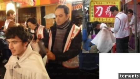 看到街上有一群人排排坐 等着“被刀砍”