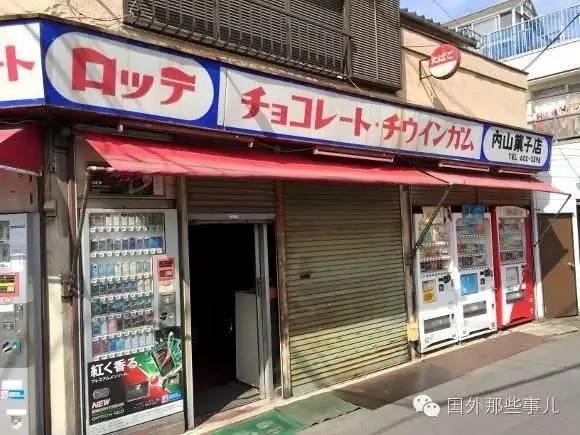 日本90岁老人守着破旧糖果店 每天开门只为等一个人