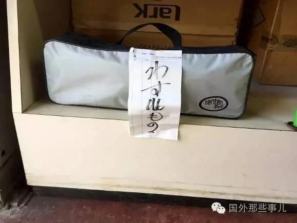 日本90岁老人守着破旧糖果店 每天开门只为等一个人