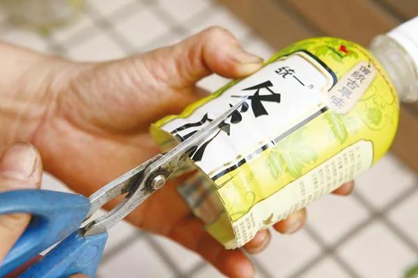 宝特瓶不要丢!省钱环保的宝特瓶花器5步骤搞定 图