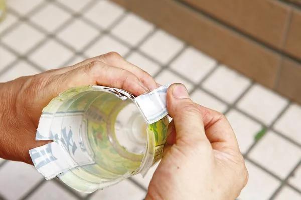 宝特瓶不要丢!省钱环保的宝特瓶花器5步骤搞定 图