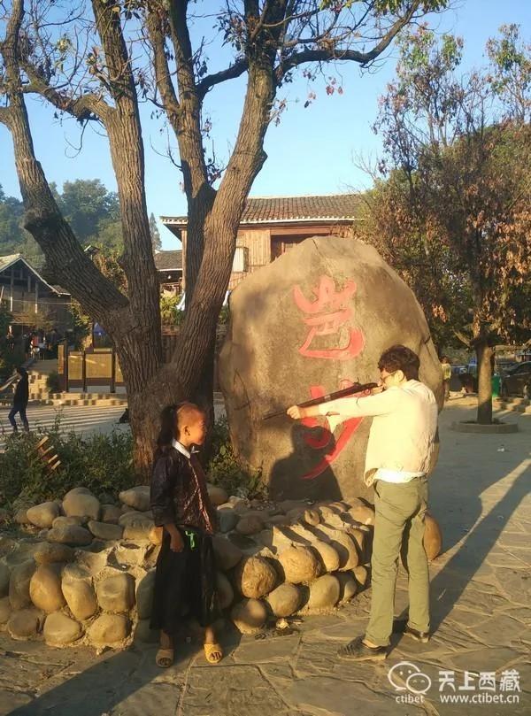 实拍中国最神秘的村子:家家都有持枪证 图集