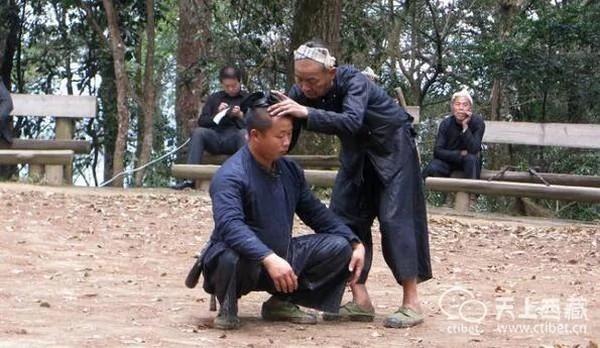 实拍中国最神秘的村子:家家都有持枪证 图集
