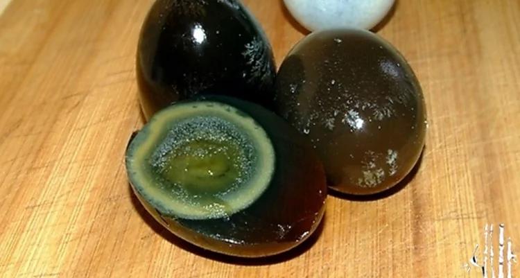 大多数人不知道 〝皮蛋〞吃了竟有这么多神奇功效!图