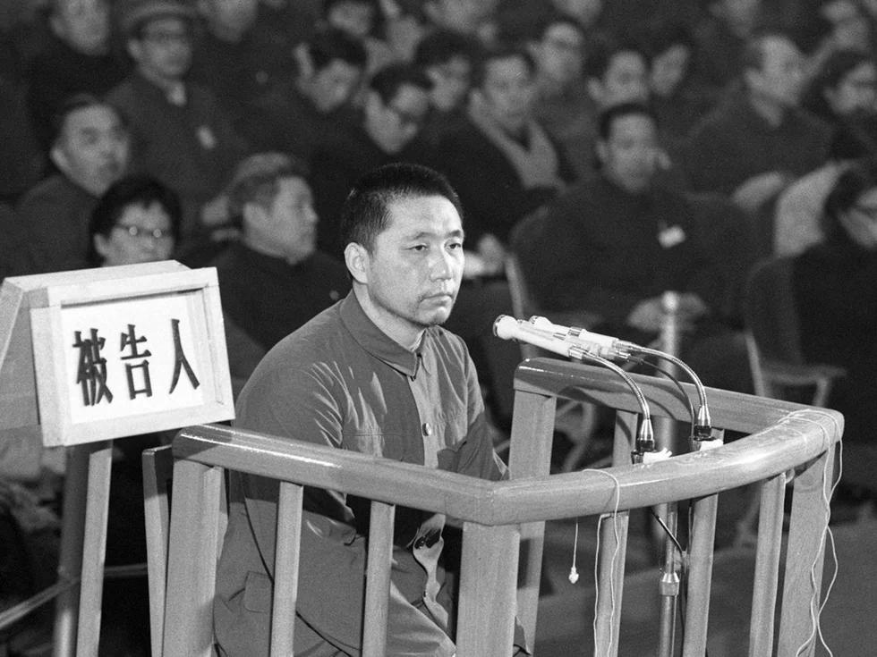 周恩来为何会拥护“扶不起的王洪文”
