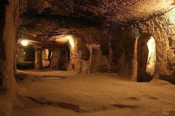 土耳其男子翻修房屋意外发现神秘洞穴 里头竟是“超大型地下城堡” 图集