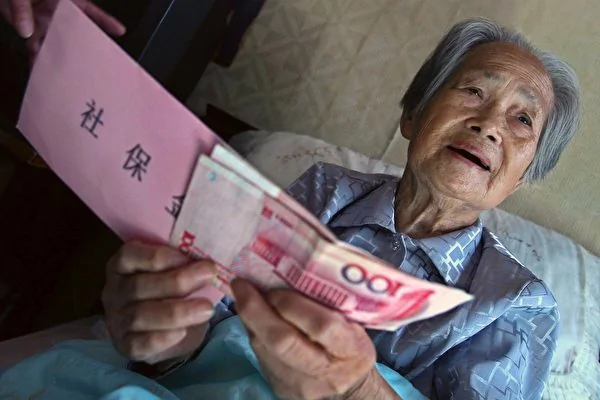 在中国东北铁锈带，随着经济放缓加速养老金危机，羸弱的工业越来越无法支付工人的退休计划。(China Photos/Getty Images)