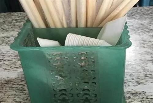 外食族共同默契:汤匙不拿第一支