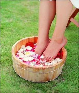 冬天泡脚一刀切 大陆老妇不适合险截肢
