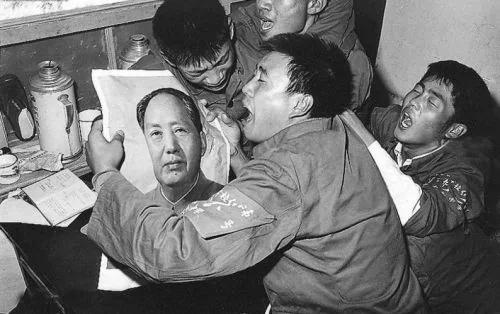 毛泽东逝世时不哭的后果
