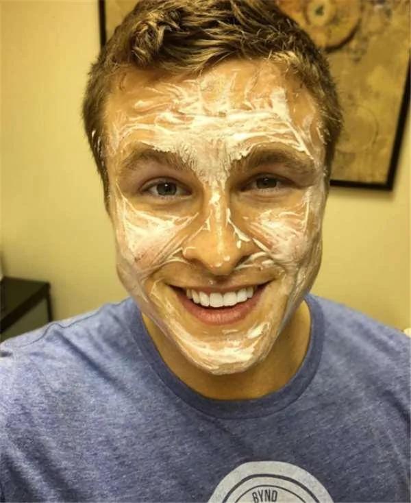 健身猛男分享了他的抗痘经验谈 要让烂脸变成光滑肌肤可从这些日常习惯下手!