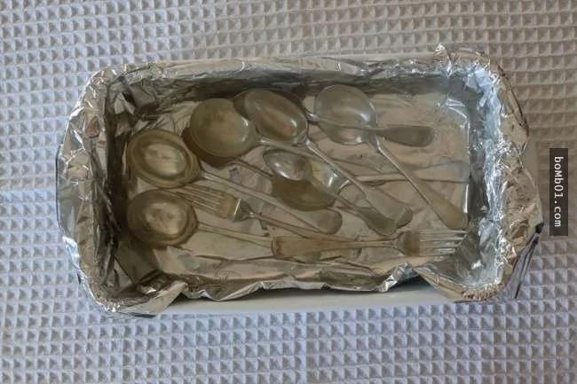 这招清洁绝招实在太强了!看完后立马就拿起电熨斗往盐巴上烫下去…隔天所有…!