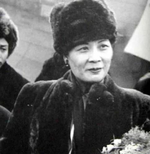 宋美龄的魅力!一场讲演改写抗战历史