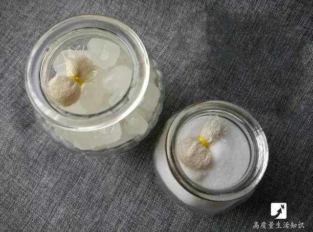她把鸡蛋放到大米里 原来是为了这个…