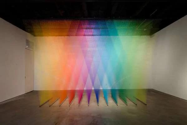 这个艺术家制造出“不会消失的彩虹”