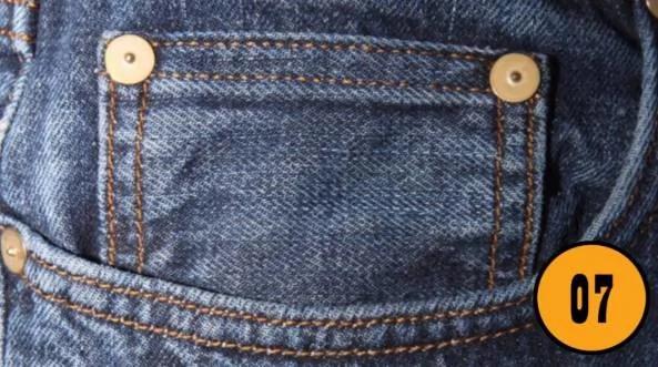 原来买衣服多送的一小块布是因为这样…