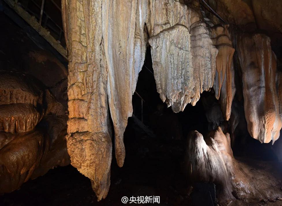 绝美地貌景色!陕西汉中发现世界级天坑群