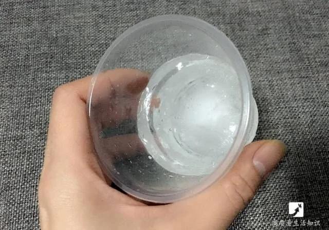 把硬币冰水放到冰箱冷冻柜里 结果发现了一个秘密!