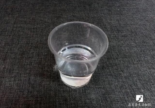 把硬币冰水放到冰箱冷冻柜里 结果发现了一个秘密!