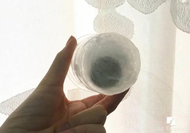 把硬币冰水放到冰箱冷冻柜里 结果发现了一个秘密!